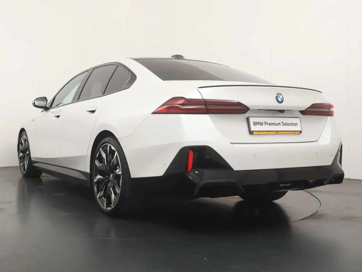 eDrive40 84 kWh M Sport Pro | Glazen Panoramadak | 21" Individual | Leder |  Stuur- & Stoelverwarming | Driving Assistant Professional | Harman Kardon | Head-Up | Stoelventilatie | Comfort A