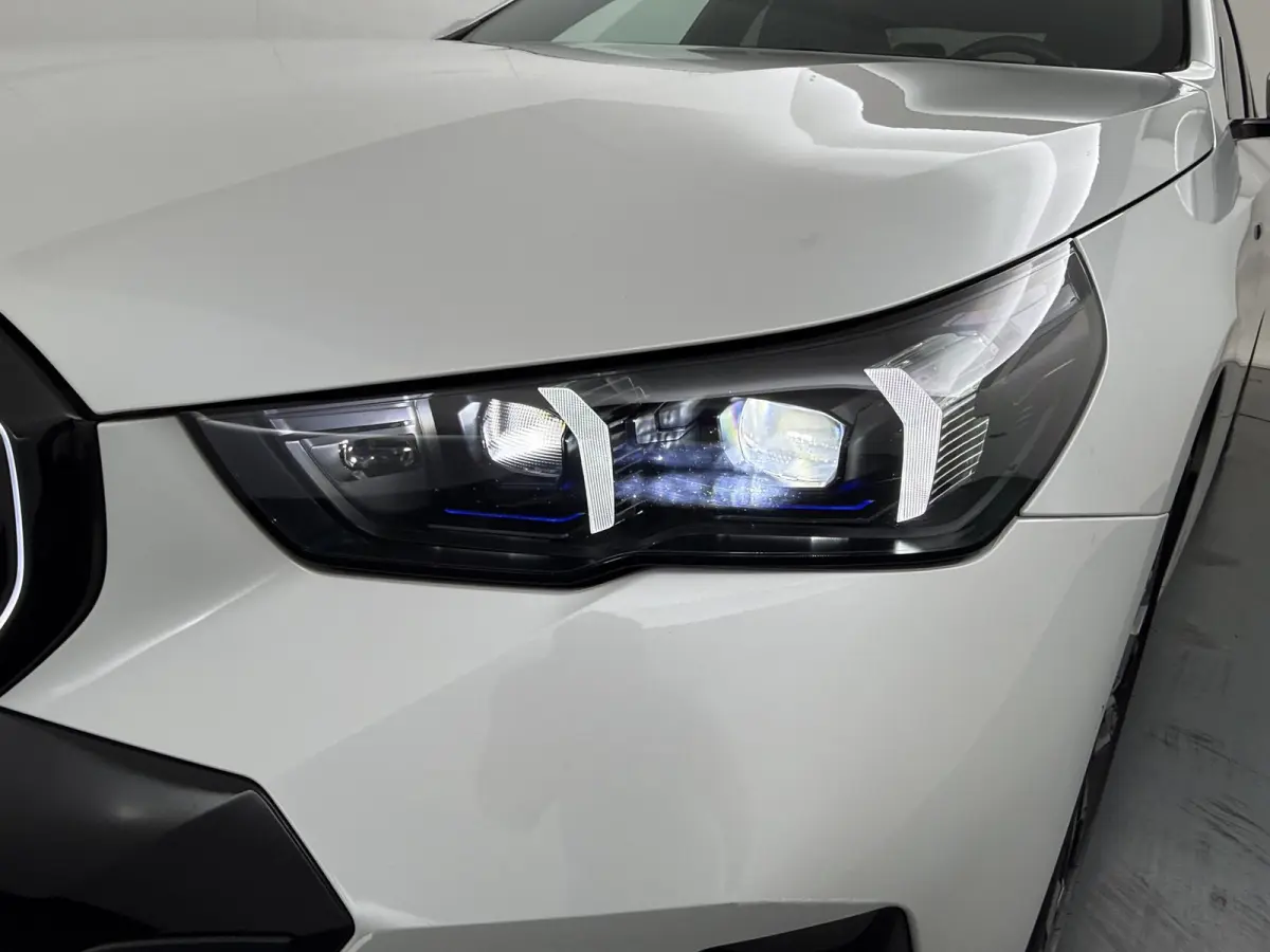 eDrive40 84 kWh M Sport Pro | Glazen Panoramadak | 21" Individual | Leder |  Stuur- & Stoelverwarming | Driving Assistant Professional | Harman Kardon | Head-Up | Stoelventilatie | Comfort A
