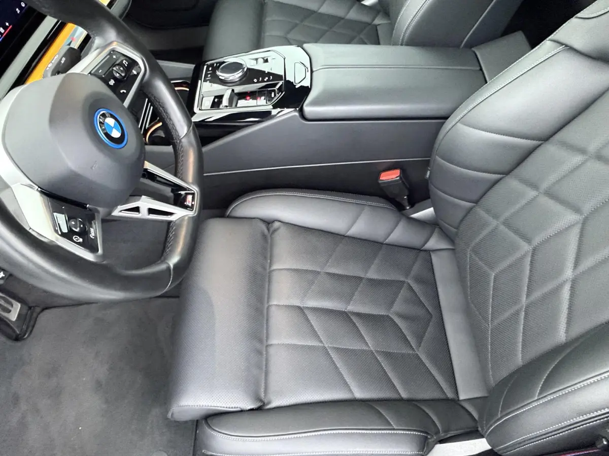 eDrive40 84 kWh M Sport Pro | Glazen Panoramadak | 21" Individual | Leder |  Stuur- & Stoelverwarming | Driving Assistant Professional | Harman Kardon | Head-Up | Stoelventilatie | Comfort A