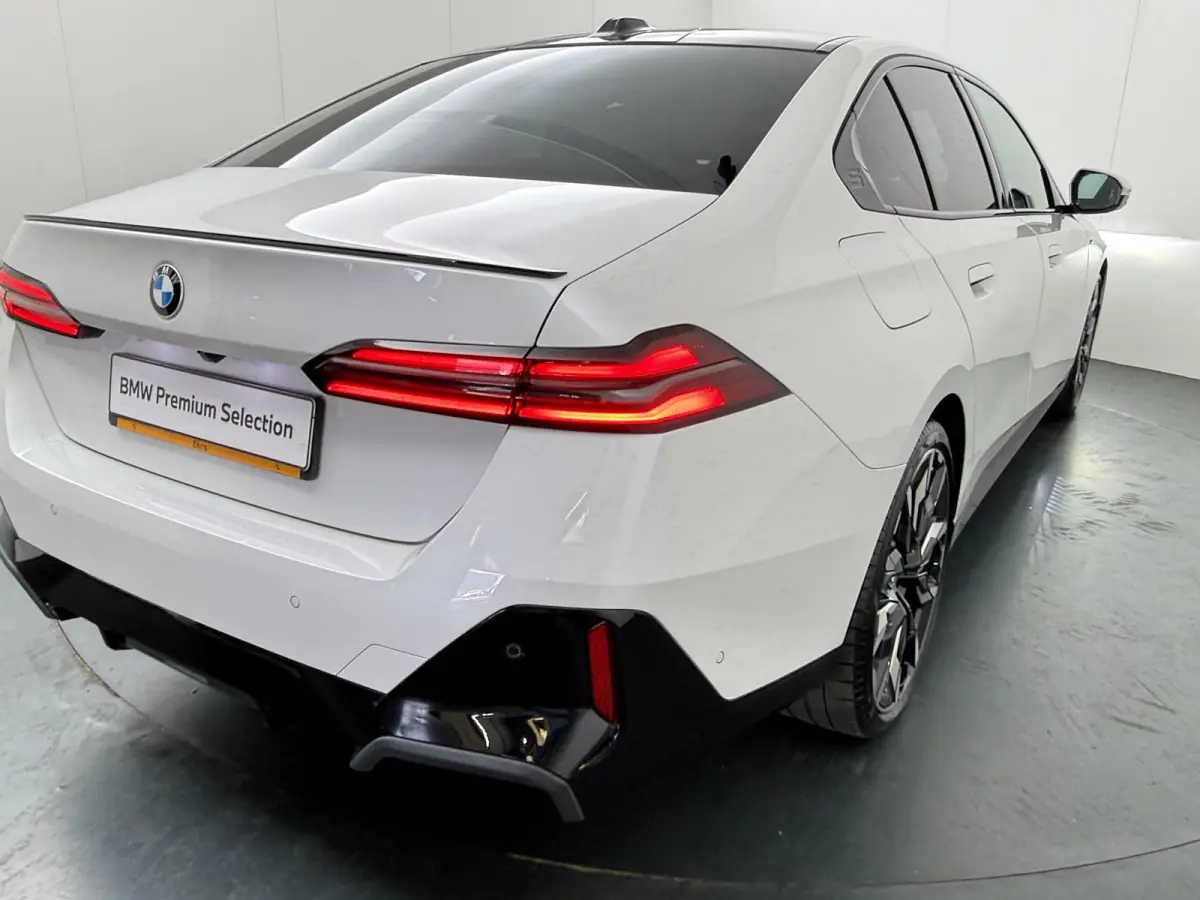 eDrive40 84 kWh M Sport Pro | Glazen Panoramadak | 21" Individual | Leder |  Stuur- & Stoelverwarming | Driving Assistant Professional | Harman Kardon | Head-Up | Stoelventilatie | Comfort A