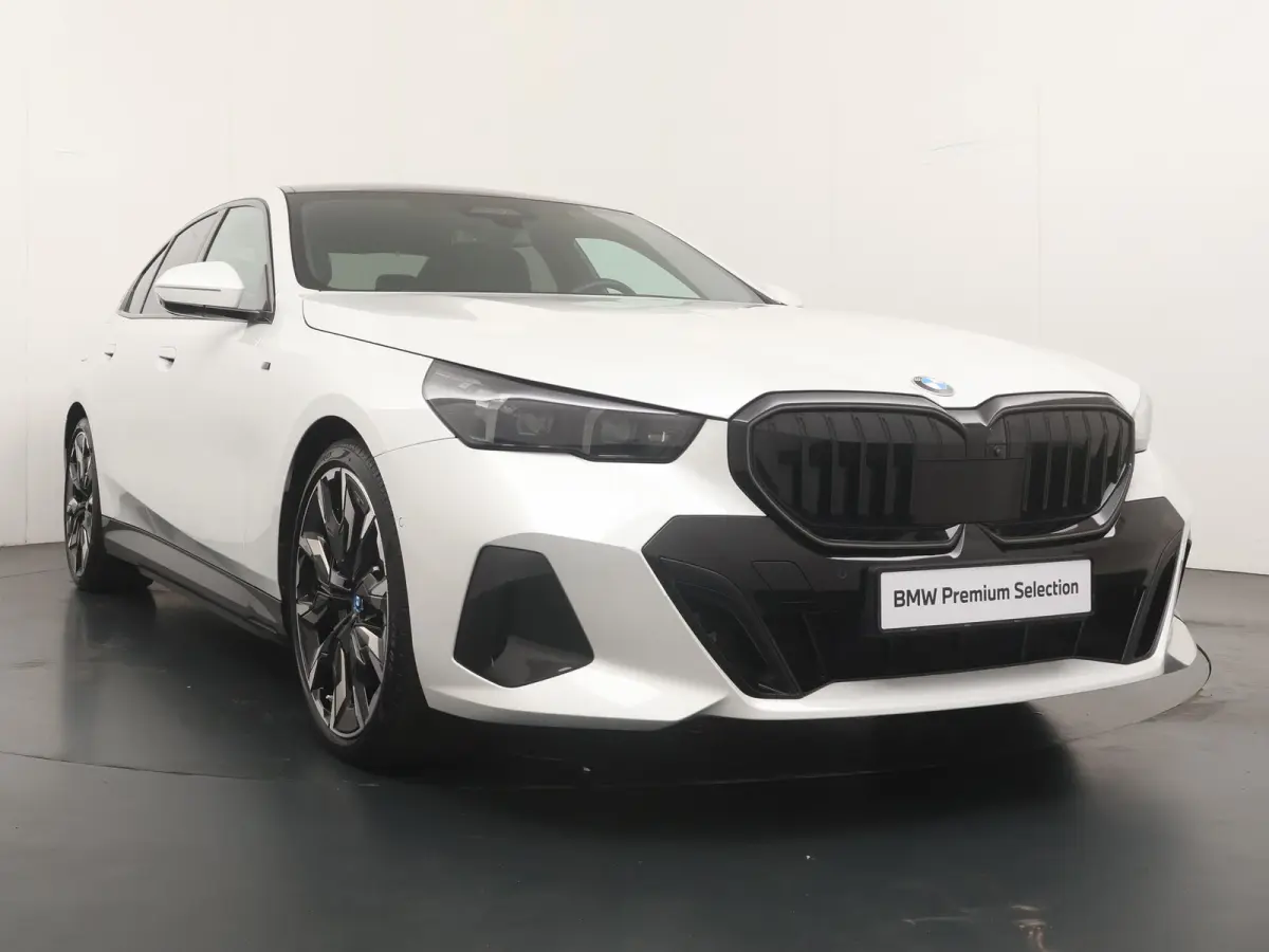 eDrive40 84 kWh M Sport Pro | Glazen Panoramadak | 21" Individual | Leder |  Stuur- & Stoelverwarming | Driving Assistant Professional | Harman Kardon | Head-Up | Stoelventilatie | Comfort A
