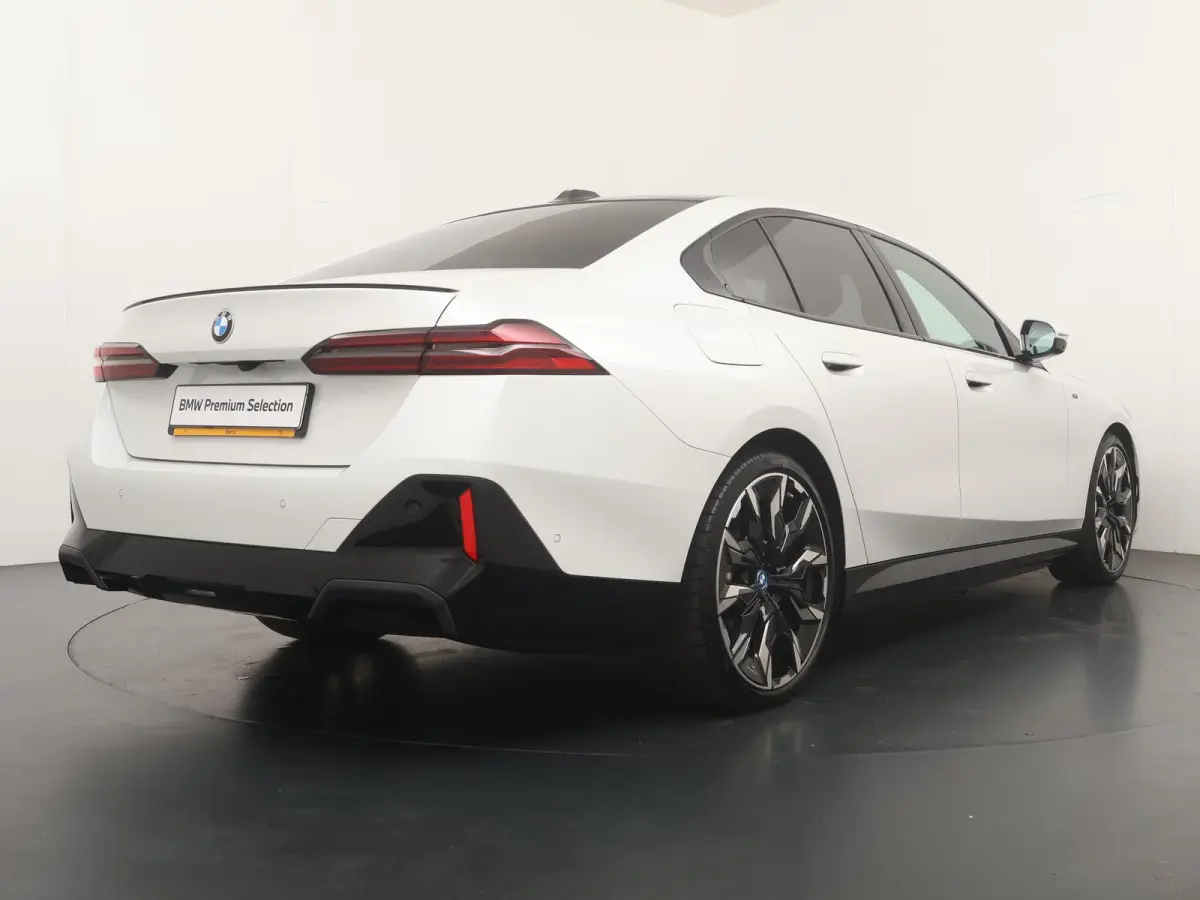 eDrive40 84 kWh M Sport Pro | Glazen Panoramadak | 21" Individual | Leder |  Stuur- & Stoelverwarming | Driving Assistant Professional | Harman Kardon | Head-Up | Stoelventilatie | Comfort A