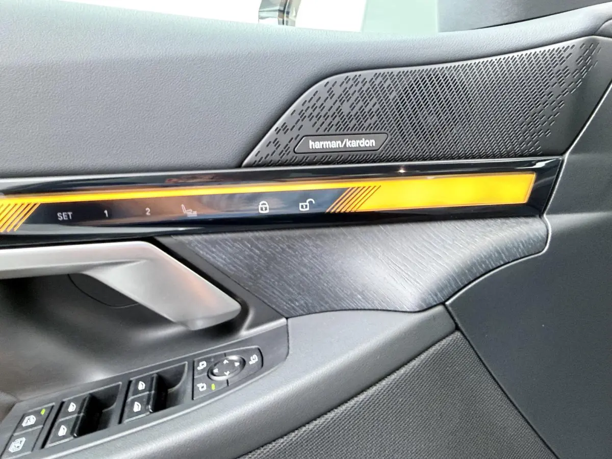 eDrive40 84 kWh M Sport Pro | Glazen Panoramadak | 21" Individual | Leder |  Stuur- & Stoelverwarming | Driving Assistant Professional | Harman Kardon | Head-Up | Stoelventilatie | Comfort A