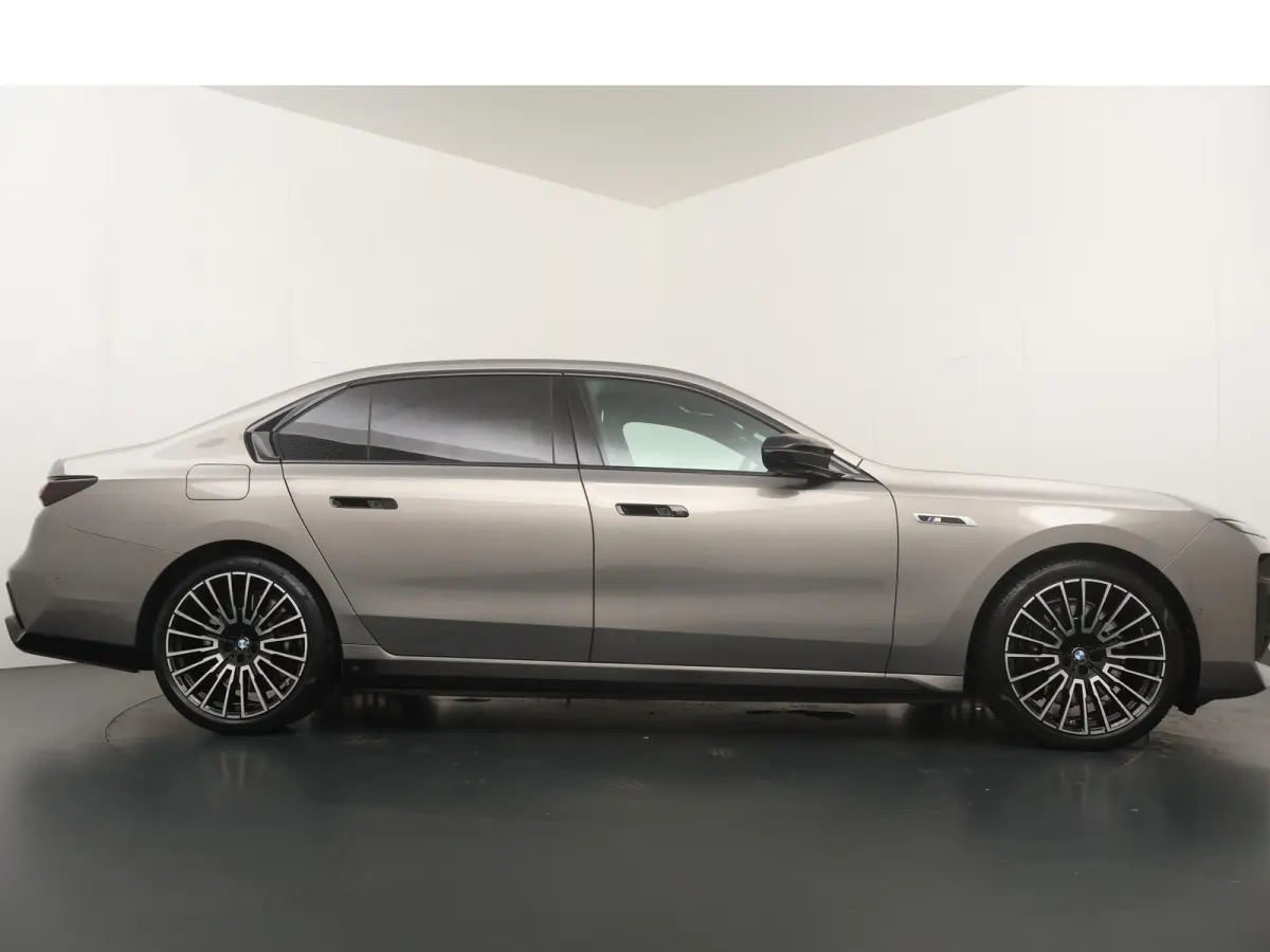 M760e xDrive | Trekhaak | SoH 100% | Skylounge Executive Lounge | Rear Console | Bowers&Wilkins |