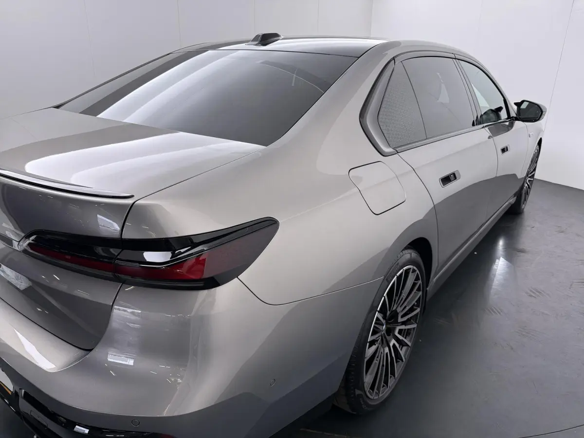 M760e xDrive | Trekhaak | SoH 100% | Skylounge Executive Lounge | Rear Console | Bowers&Wilkins |