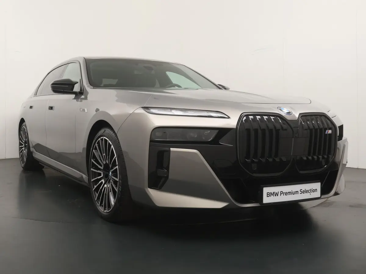M760e xDrive | Trekhaak | SoH 100% | Skylounge Executive Lounge | Rear Console | Bowers&Wilkins |