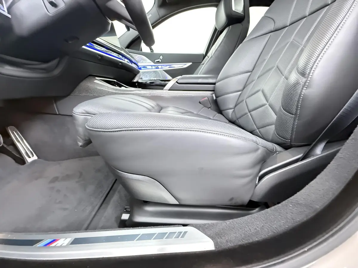 M760e xDrive | Trekhaak | SoH 100% | Skylounge Executive Lounge | Rear Console | Bowers&Wilkins |