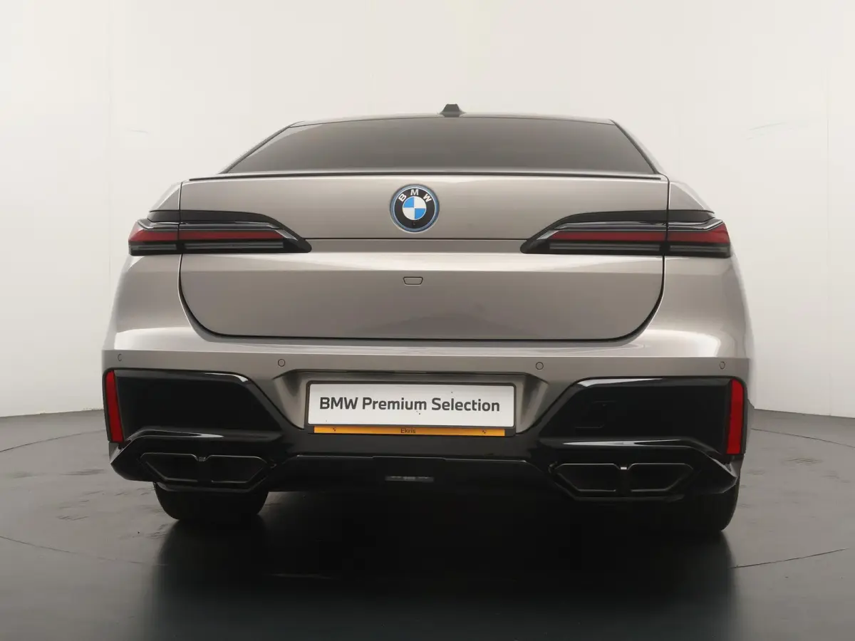 M760e xDrive | Trekhaak | SoH 100% | Skylounge Executive Lounge | Rear Console | Bowers&Wilkins |