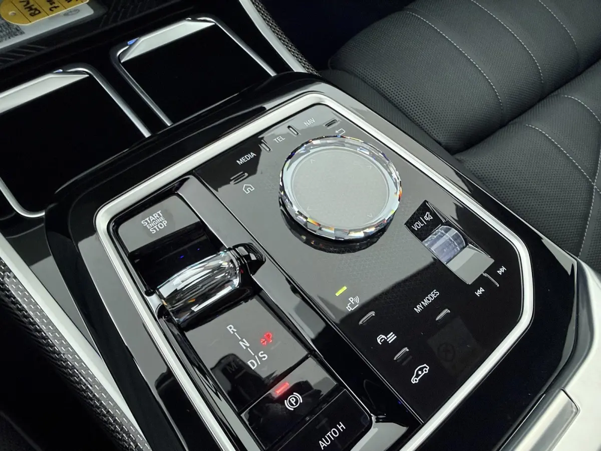 M760e xDrive | Trekhaak | SoH 100% | Skylounge Executive Lounge | Rear Console | Bowers&Wilkins |