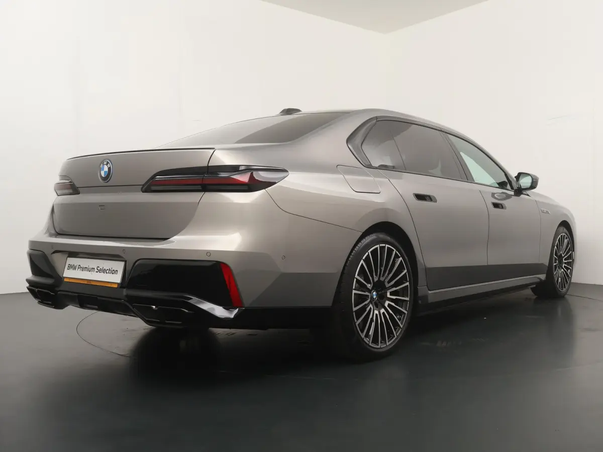 M760e xDrive | Trekhaak | SoH 100% | Skylounge Executive Lounge | Rear Console | Bowers&Wilkins |