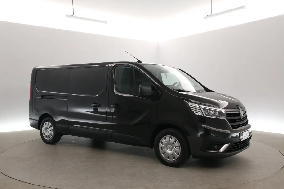 2.0 Blue dCi 150pk T30 L2H1 | Automaat | Airco | Cruise | Camera | 3 Zits | Trekhaak | 2xSchuifdeur