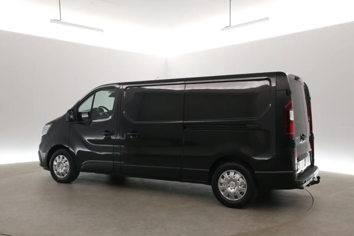 2.0 Blue dCi 150pk T30 L2H1 | Automaat | Airco | Cruise | Camera | 3 Zits | Trekhaak | 2xSchuifdeur