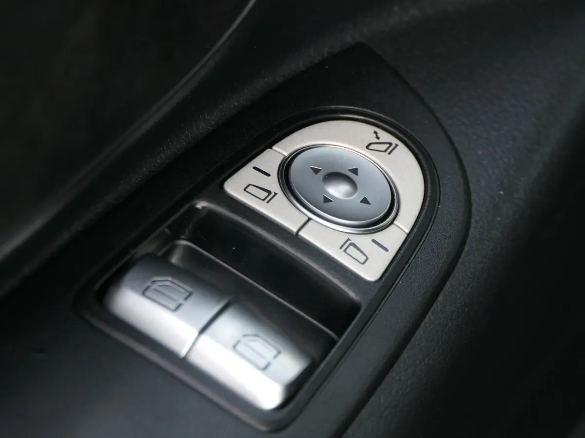 114 CDI Lang Lease-Edition | LED | Navigatie | CarPlay/Android Auto | Aftimmering | Lichtmetalen Velgen | Stoelverwarming | Comfort Stoelen