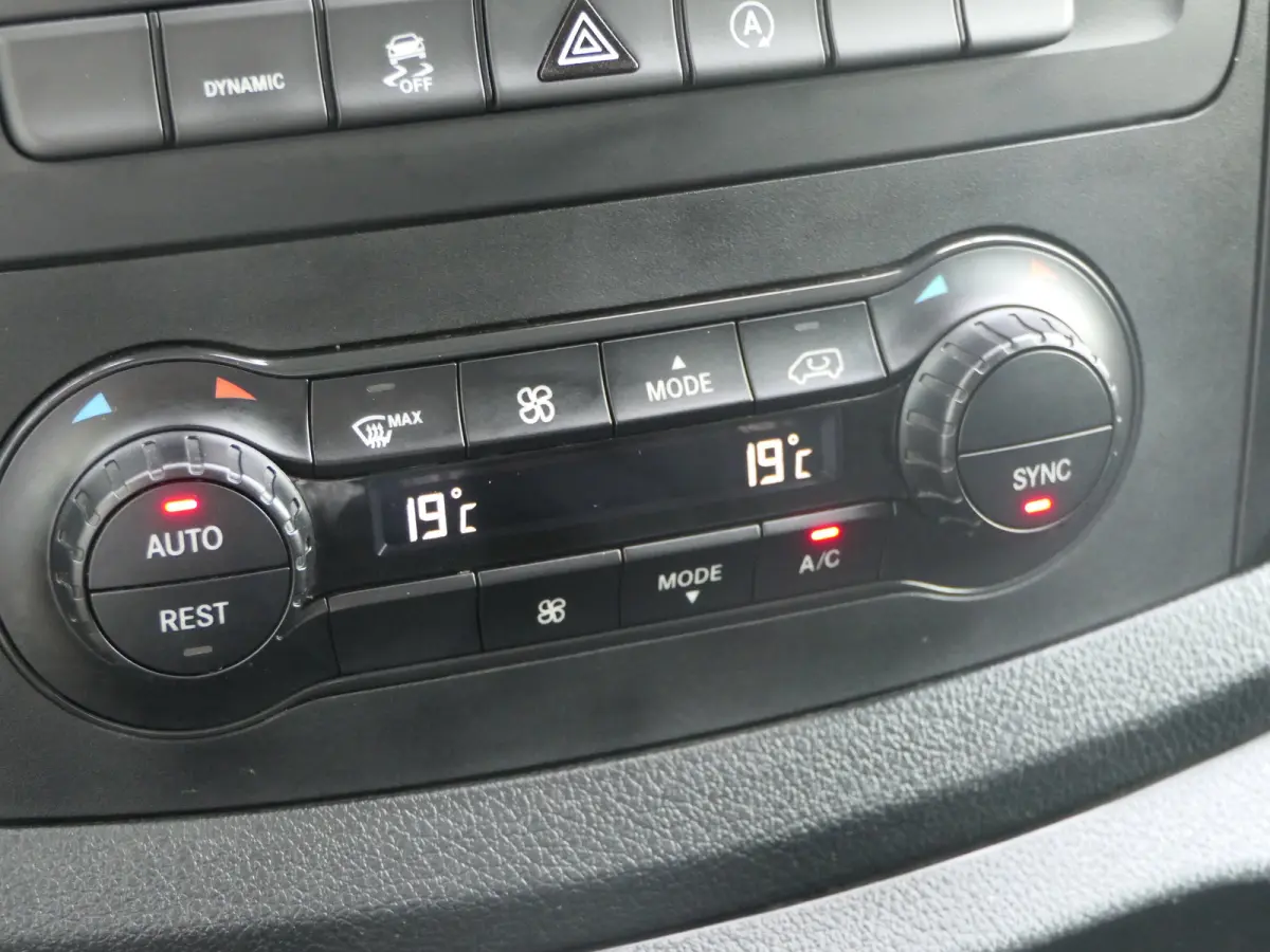 114 CDI Lang Lease-Edition | LED | Navigatie | CarPlay/Android Auto | Aftimmering | Lichtmetalen Velgen | Stoelverwarming | Comfort Stoelen