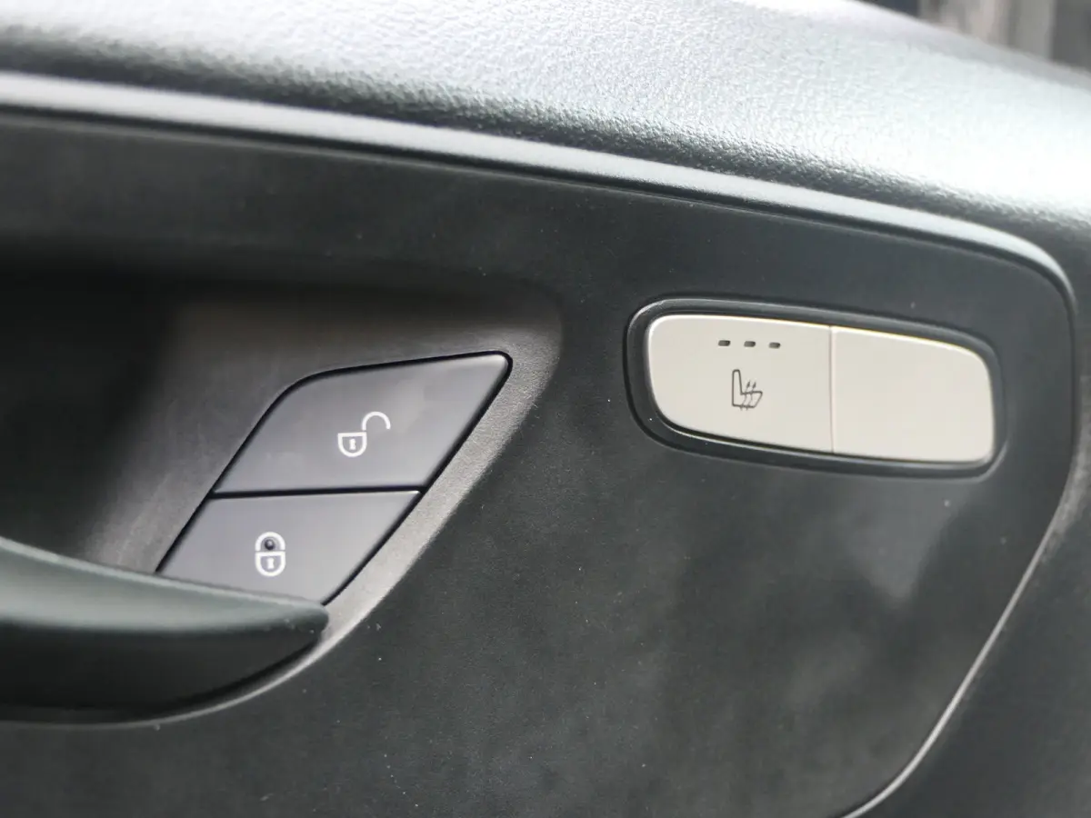 114 CDI Lang Lease-Edition | LED | Navigatie | CarPlay/Android Auto | Aftimmering | Lichtmetalen Velgen | Stoelverwarming | Comfort Stoelen