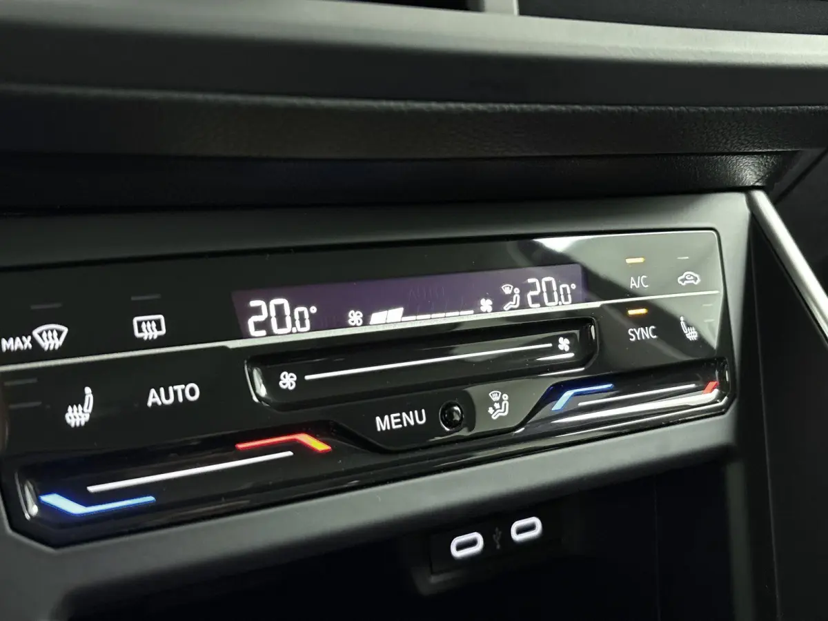 1.0 TSI Life Edition 95 PK | Navigatie | Camera | Apple Carplay draadloos | Android Auto draadloos | | Keyless access | Stoelverwarming | Climate Control | Digital Cockpit | Adaptive Cruise 