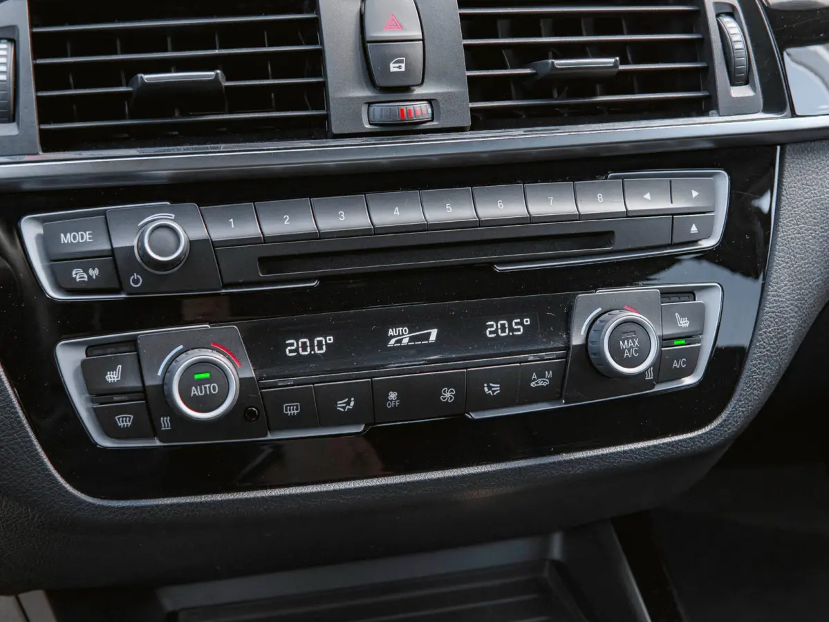 118i M Sport Edition| LEDER | STOELVERWARMING | 19 INCH | PDC | NAVI