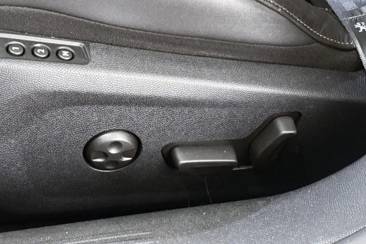1.6 HYbrid GT Line SOH 91.5% Panoramadak Nappa Leder Stoelverwarming FOCAL