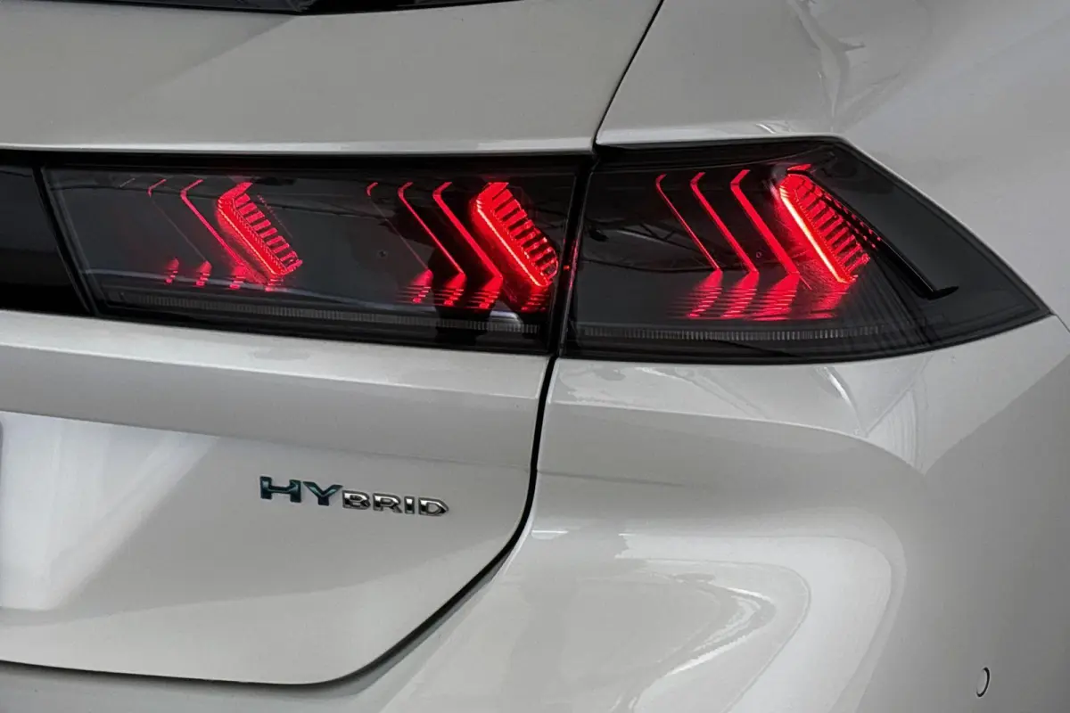 1.6 HYbrid GT Line SOH 91.5% Panoramadak Nappa Leder Stoelverwarming FOCAL