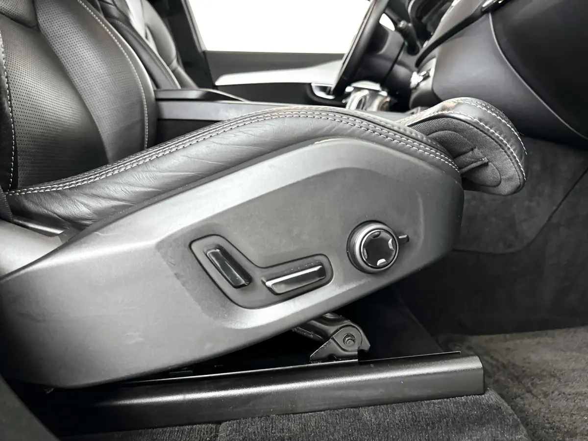 T8 Twin Engine AWD Inscription | SOH 84% | Panoramadak | 360° camera | Bowers & Wilkins | Head-up display Stoelventilatie | Stoel- en stuurverwarming | Luchtvering | Trekhaak