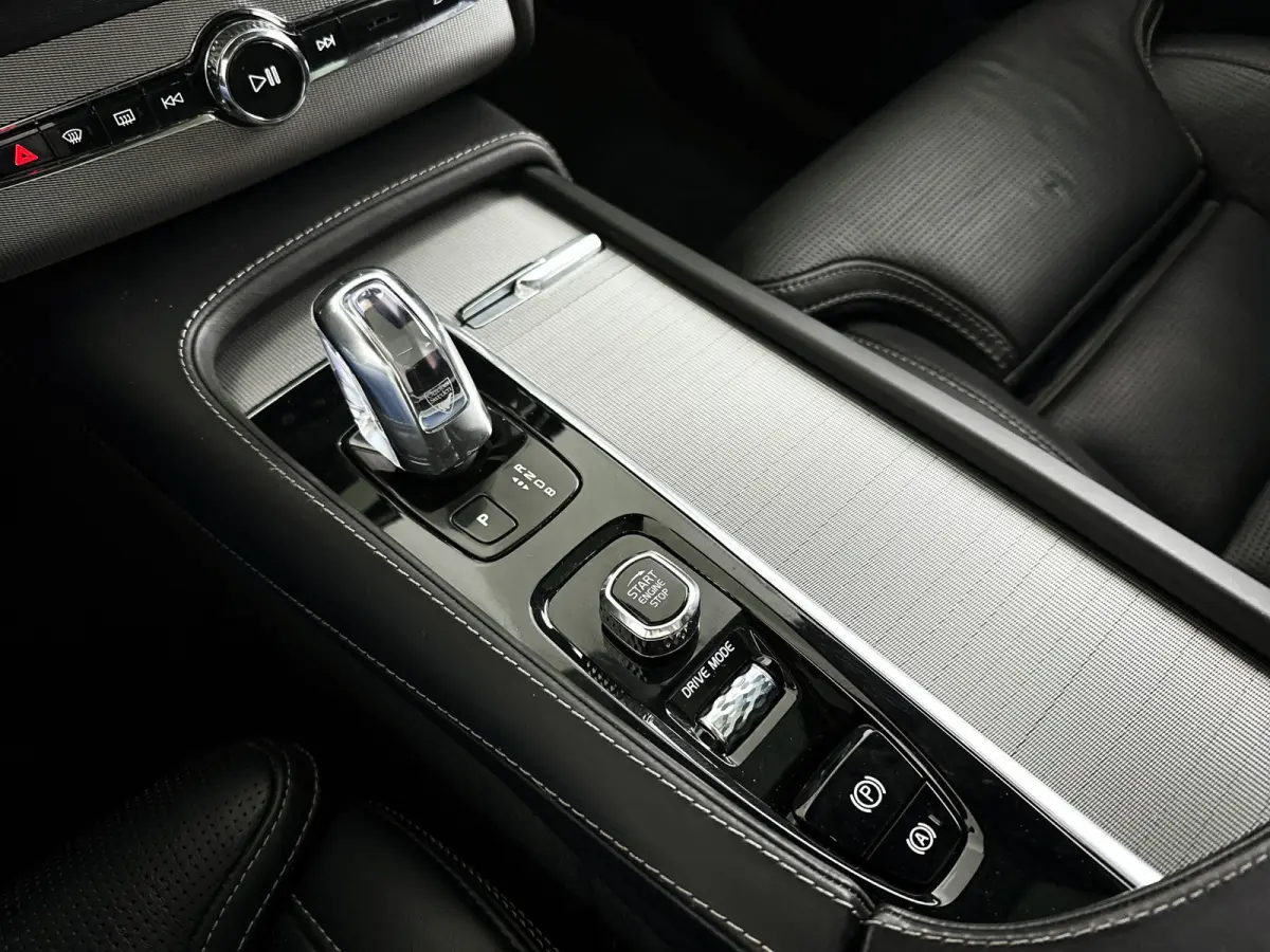 T8 Twin Engine AWD Inscription | SOH 84% | Panoramadak | 360° camera | Bowers & Wilkins | Head-up display Stoelventilatie | Stoel- en stuurverwarming | Luchtvering | Trekhaak