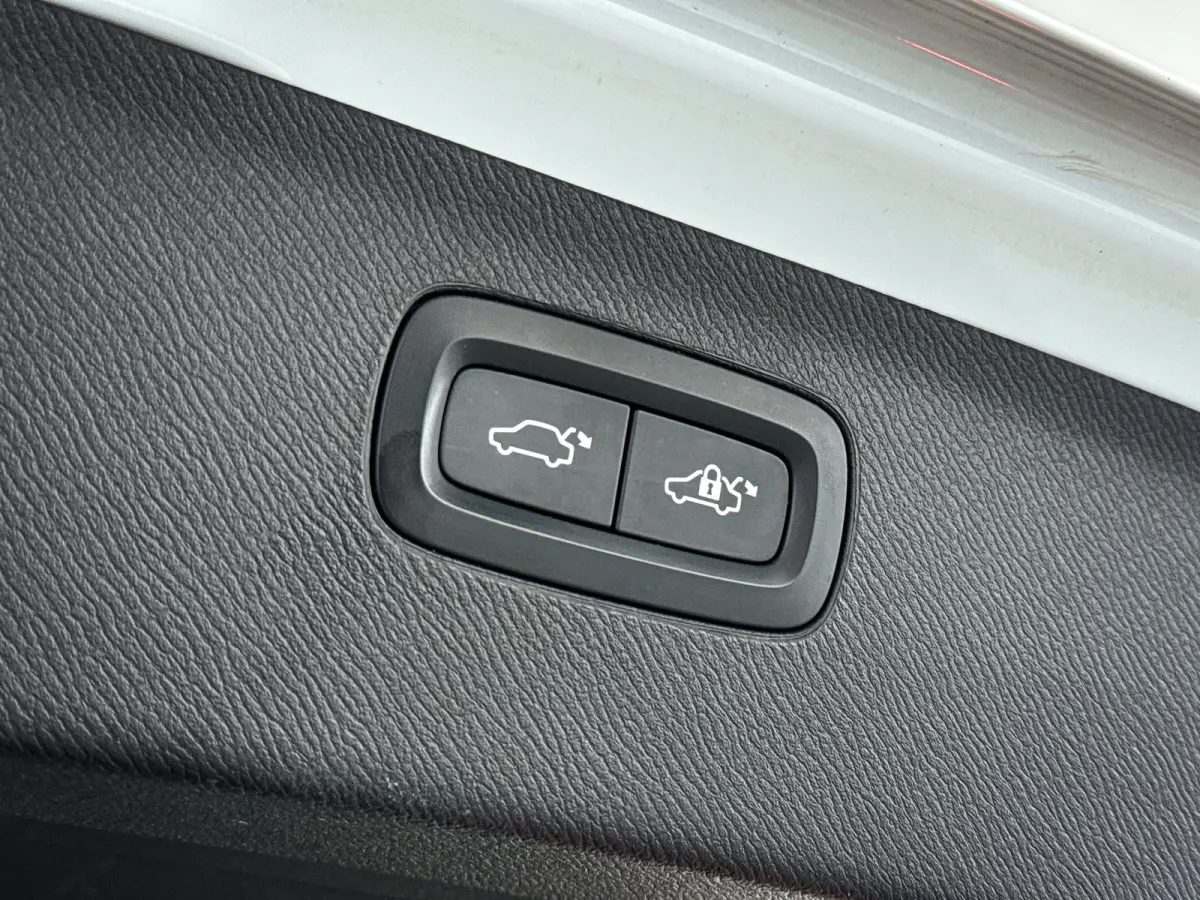 T8 Twin Engine AWD Inscription | SOH 84% | Panoramadak | 360° camera | Bowers & Wilkins | Head-up display Stoelventilatie | Stoel- en stuurverwarming | Luchtvering | Trekhaak