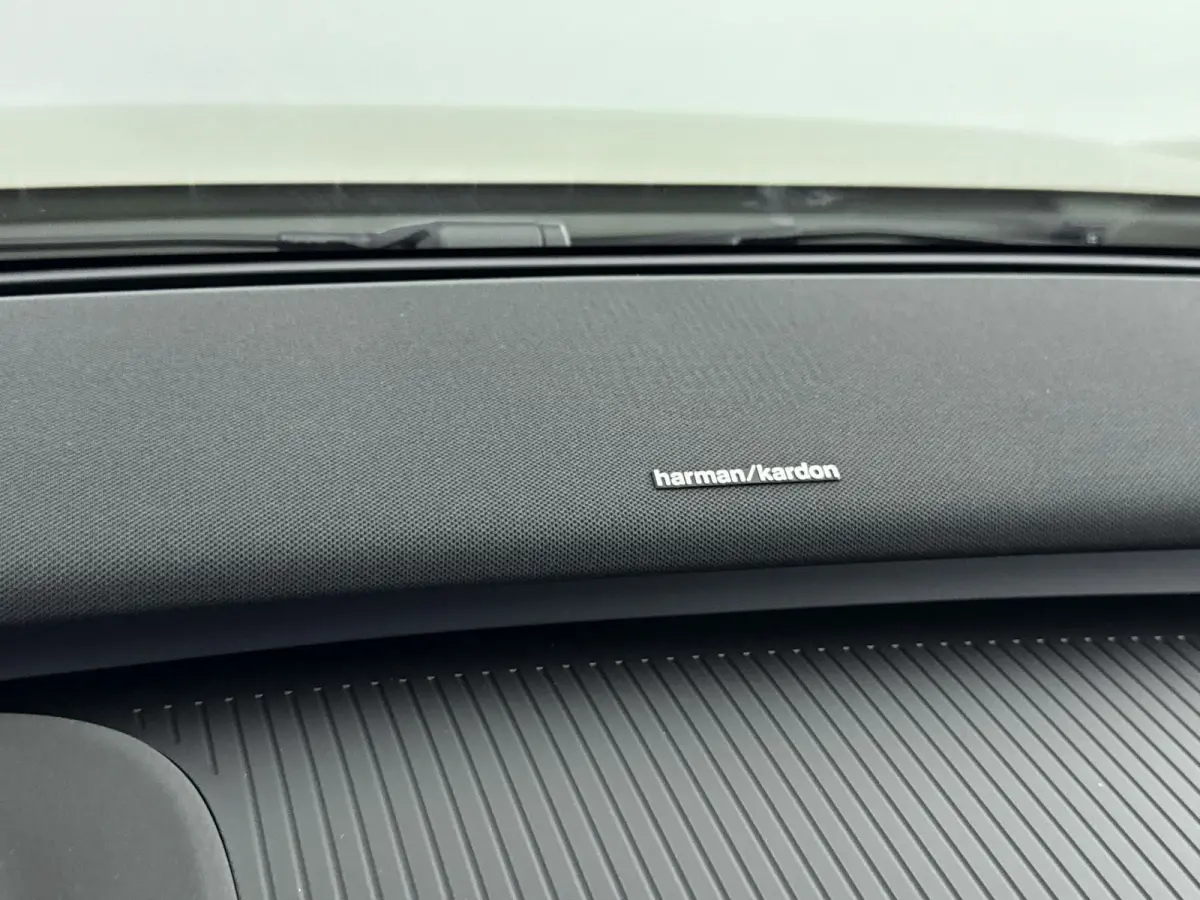 P5 Long Range Ultra Europa 69 kWh | Cruise control adaptief met Stop&Go en stuurhulp | Draadloze telefoonlader | Elektrisch bedienbare achterklep