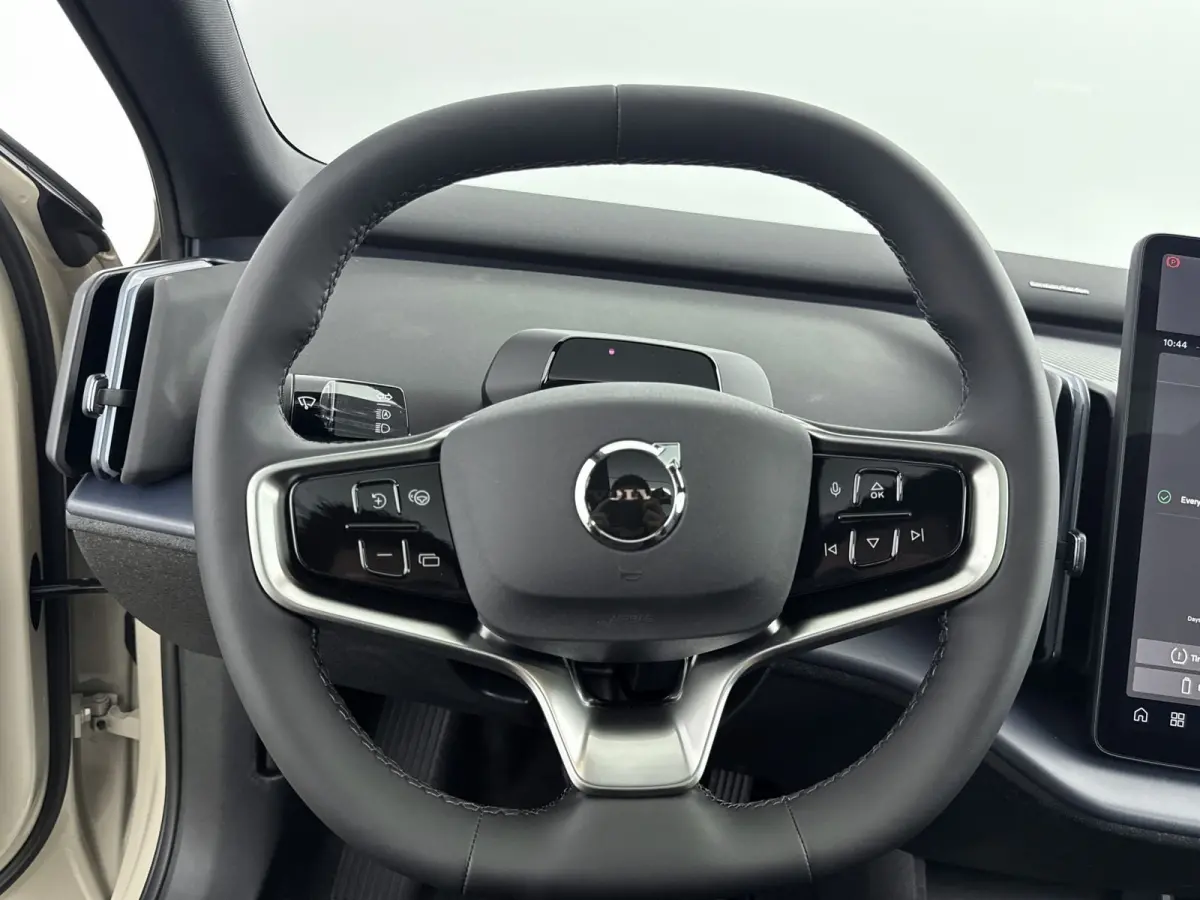P5 Long Range Ultra Europa 69 kWh | Cruise control adaptief met Stop&Go en stuurhulp | Draadloze telefoonlader | Elektrisch bedienbare achterklep