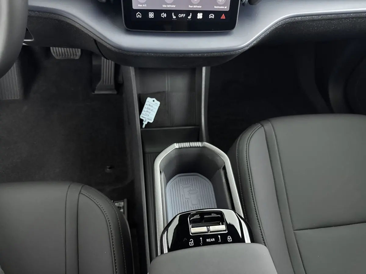 P5 Long Range Ultra Europa 69 kWh | Cruise control adaptief met Stop&Go en stuurhulp | Draadloze telefoonlader | Elektrisch bedienbare achterklep