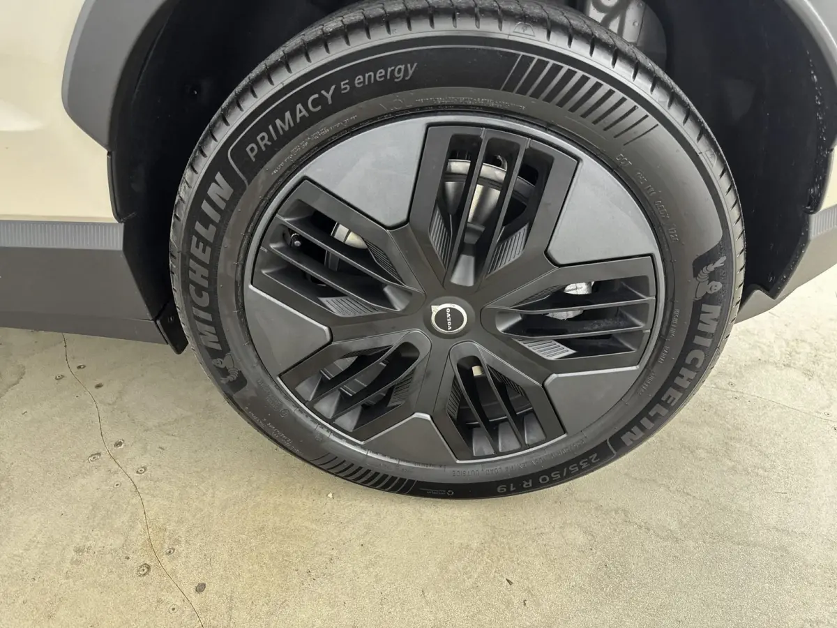 P5 Long Range Ultra Europa 69 kWh | Cruise control adaptief met Stop&Go en stuurhulp | Draadloze telefoonlader | Elektrisch bedienbare achterklep