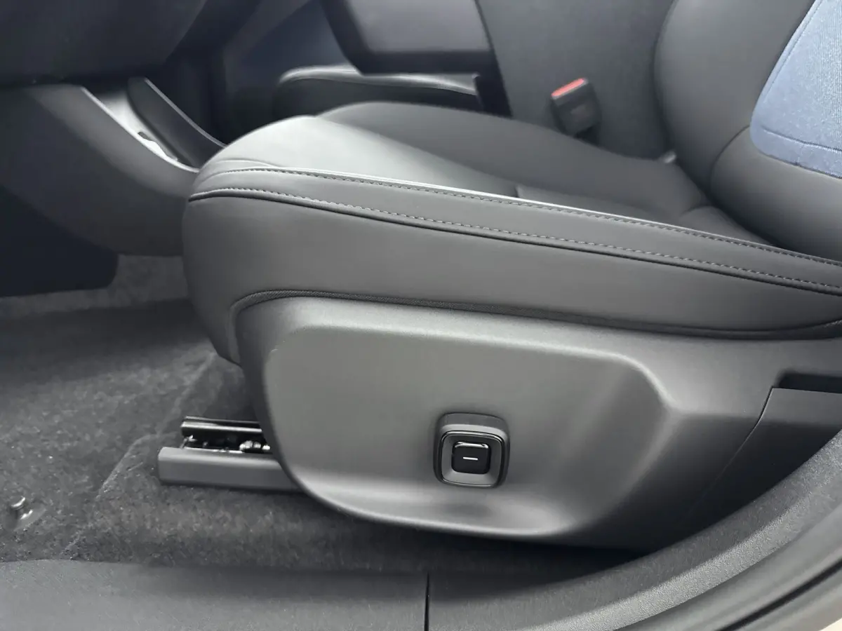 P5 Long Range Ultra Europa 69 kWh | Cruise control adaptief met Stop&Go en stuurhulp | Draadloze telefoonlader | Elektrisch bedienbare achterklep