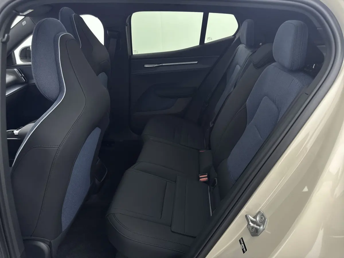 P5 Long Range Ultra Europa 69 kWh | Cruise control adaptief met Stop&Go en stuurhulp | Draadloze telefoonlader | Elektrisch bedienbare achterklep