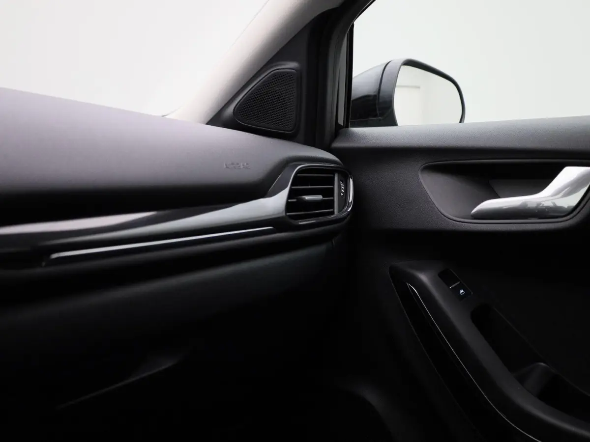1.0 EcoBoost Titanium X | Navigatie | Stoel/Stuur verwarming | Camera | Apple CarPlay / Android Auto | Climate control | Bluetooth | DAB | Cruise Control | Airco | Parkeersensoren | Lichtmet