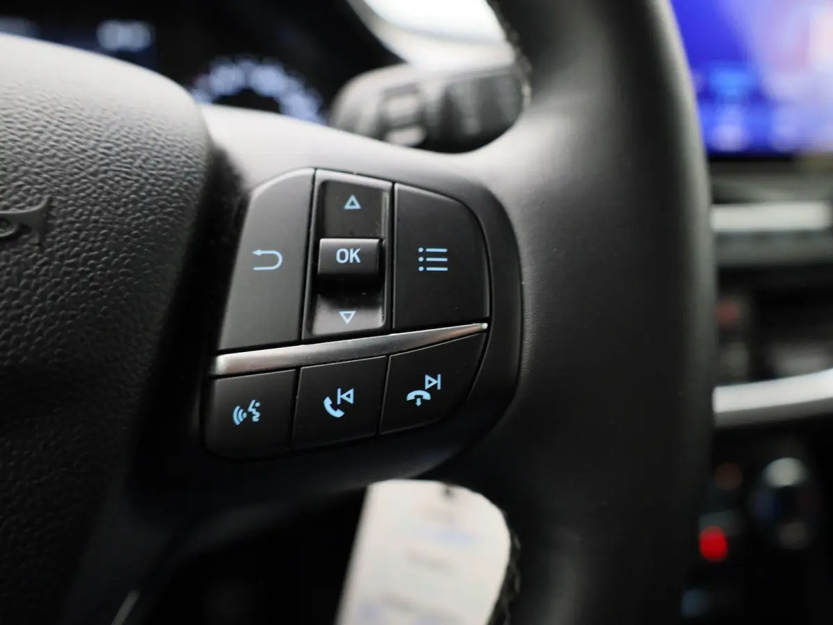 1.0 EcoBoost Titanium X | Navigatie | Stoel/Stuur verwarming | Camera | Apple CarPlay / Android Auto | Climate control | Bluetooth | DAB | Cruise Control | Airco | Parkeersensoren | Lichtmet