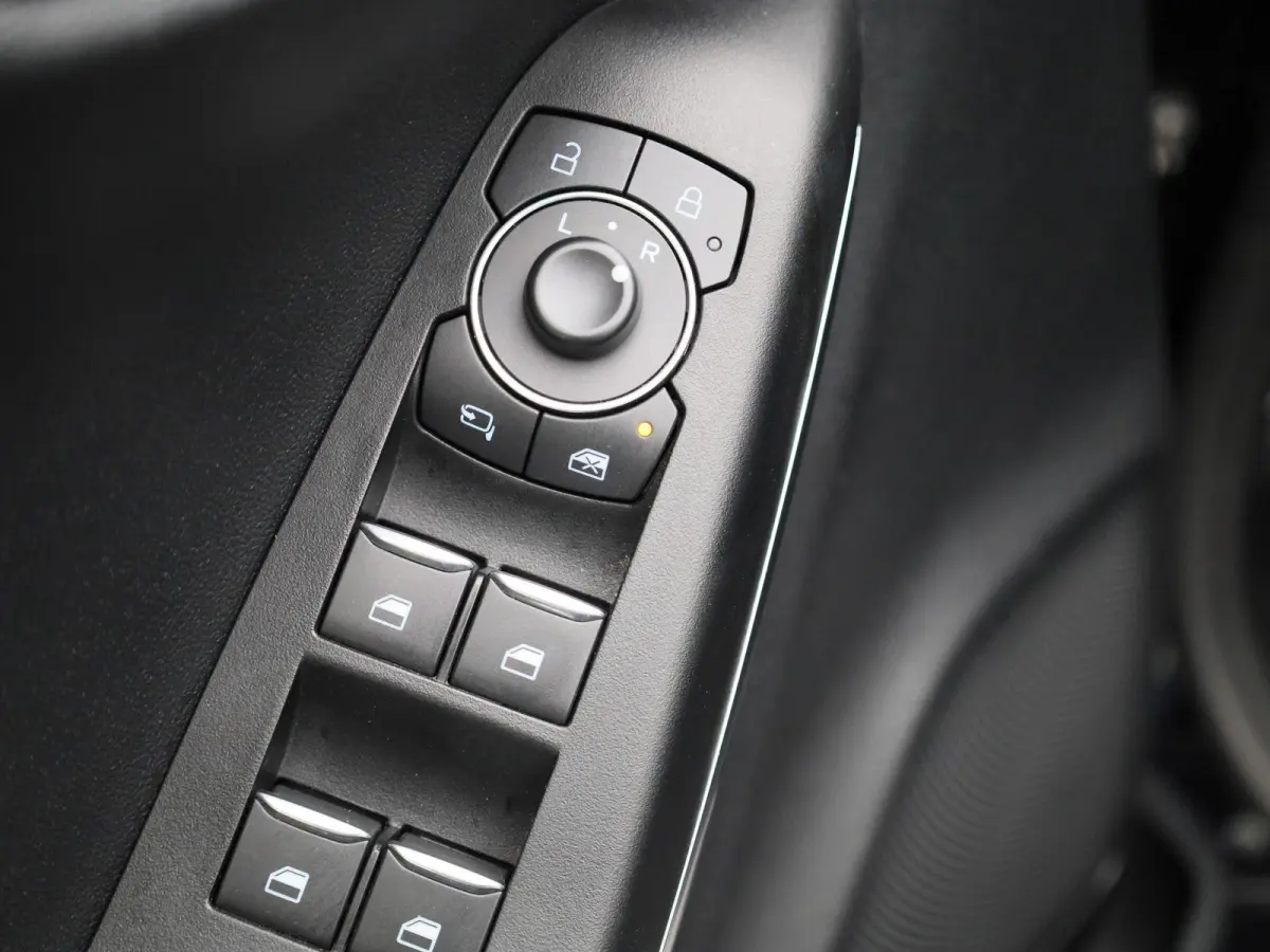 1.0 EcoBoost Titanium X | Navigatie | Stoel/Stuur verwarming | Camera | Apple CarPlay / Android Auto | Climate control | Bluetooth | DAB | Cruise Control | Airco | Parkeersensoren | Lichtmet