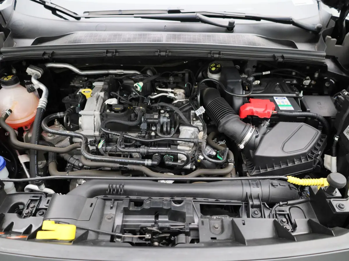 1.0 EcoBoost Titanium X | Navigatie | Stoel/Stuur verwarming | Camera | Apple CarPlay / Android Auto | Climate control | Bluetooth | DAB | Cruise Control | Airco | Parkeersensoren | Lichtmet