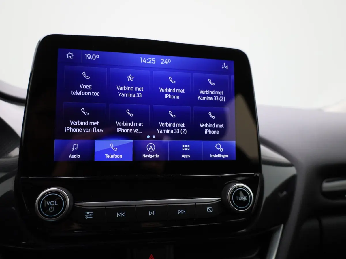 1.0 EcoBoost Titanium X | Navigatie | Stoel/Stuur verwarming | Camera | Apple CarPlay / Android Auto | Climate control | Bluetooth | DAB | Cruise Control | Airco | Parkeersensoren | Lichtmet