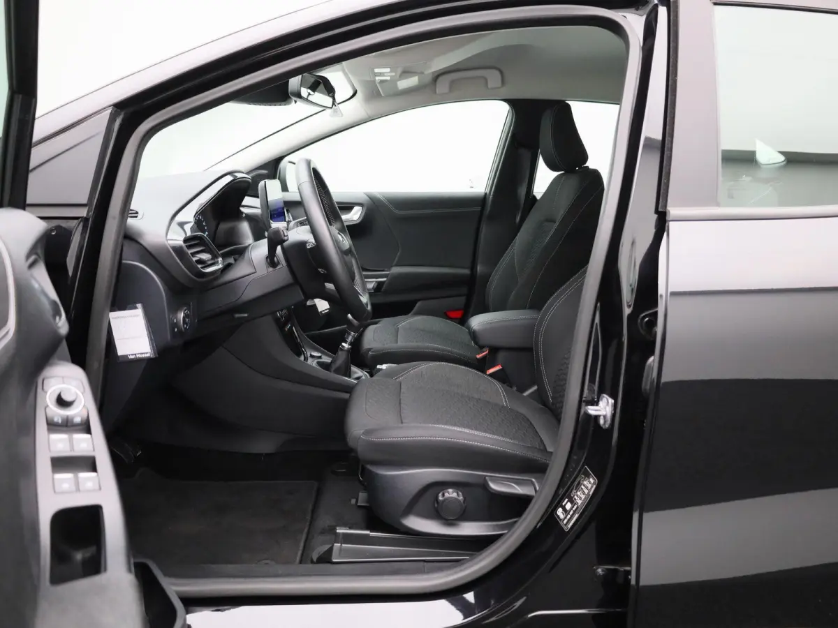 1.0 EcoBoost Titanium X | Navigatie | Stoel/Stuur verwarming | Camera | Apple CarPlay / Android Auto | Climate control | Bluetooth | DAB | Cruise Control | Airco | Parkeersensoren | Lichtmet