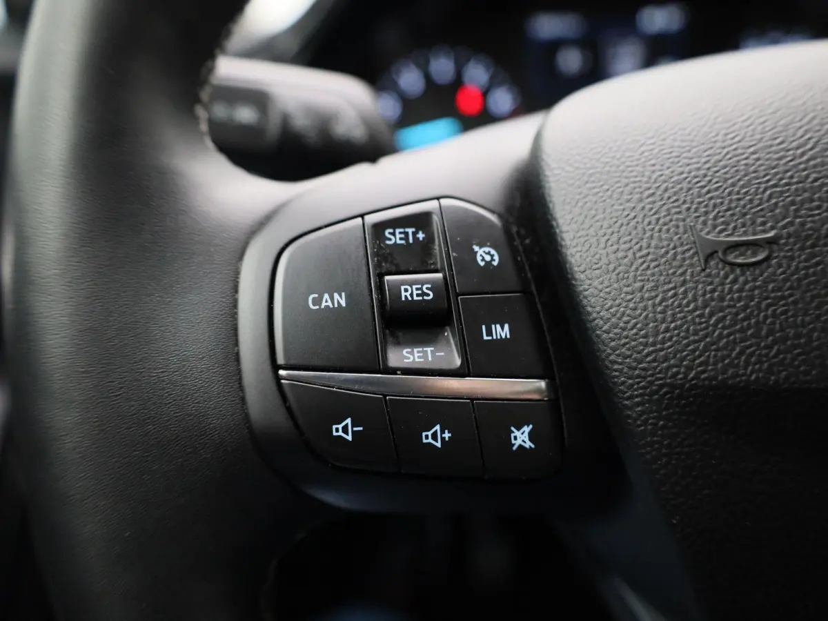 1.0 EcoBoost Titanium X | Navigatie | Stoel/Stuur verwarming | Camera | Apple CarPlay / Android Auto | Climate control | Bluetooth | DAB | Cruise Control | Airco | Parkeersensoren | Lichtmet