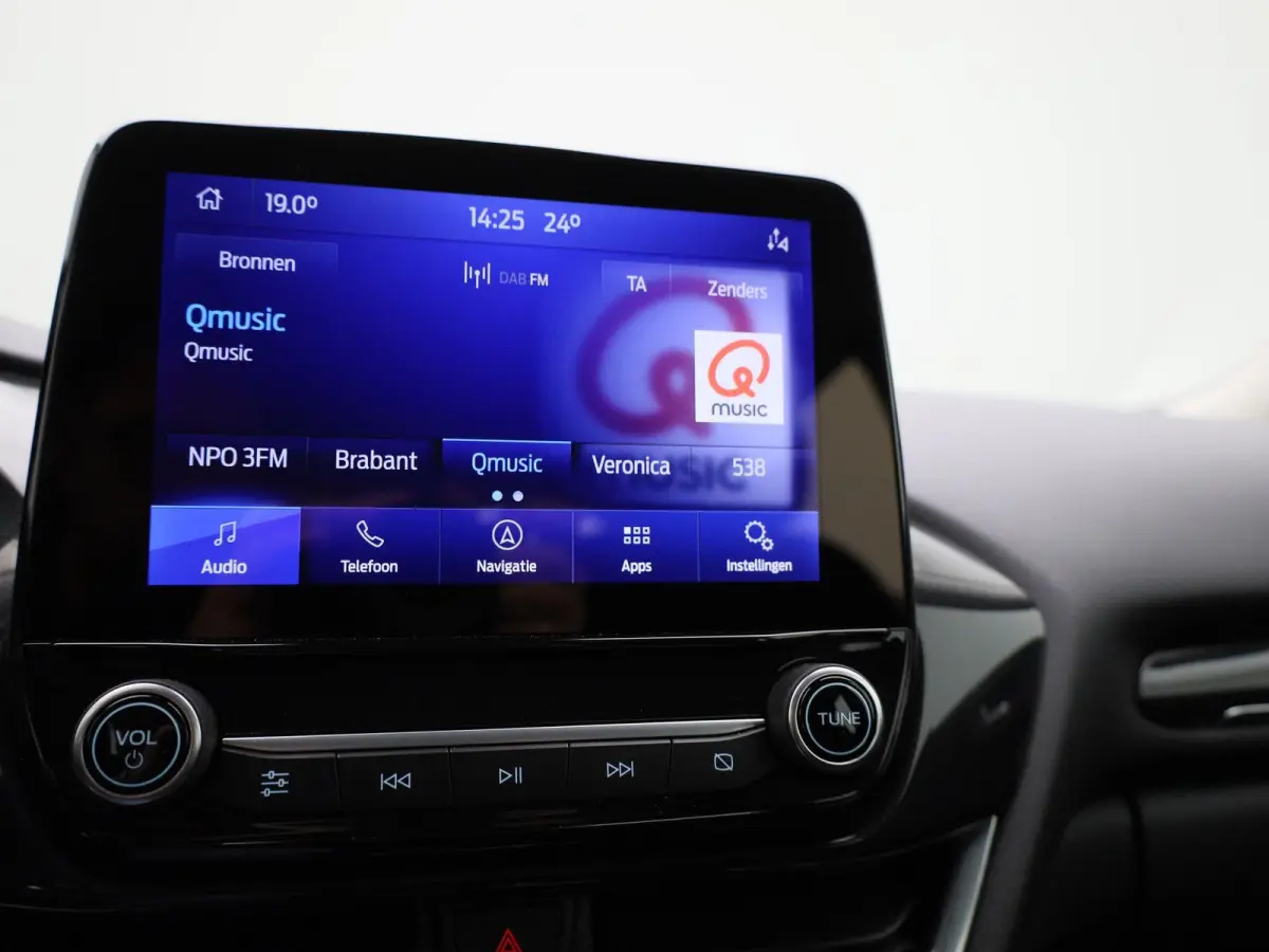 1.0 EcoBoost Titanium X | Navigatie | Stoel/Stuur verwarming | Camera | Apple CarPlay / Android Auto | Climate control | Bluetooth | DAB | Cruise Control | Airco | Parkeersensoren | Lichtmet
