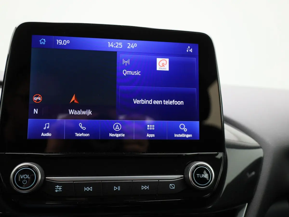 1.0 EcoBoost Titanium X | Navigatie | Stoel/Stuur verwarming | Camera | Apple CarPlay / Android Auto | Climate control | Bluetooth | DAB | Cruise Control | Airco | Parkeersensoren | Lichtmet