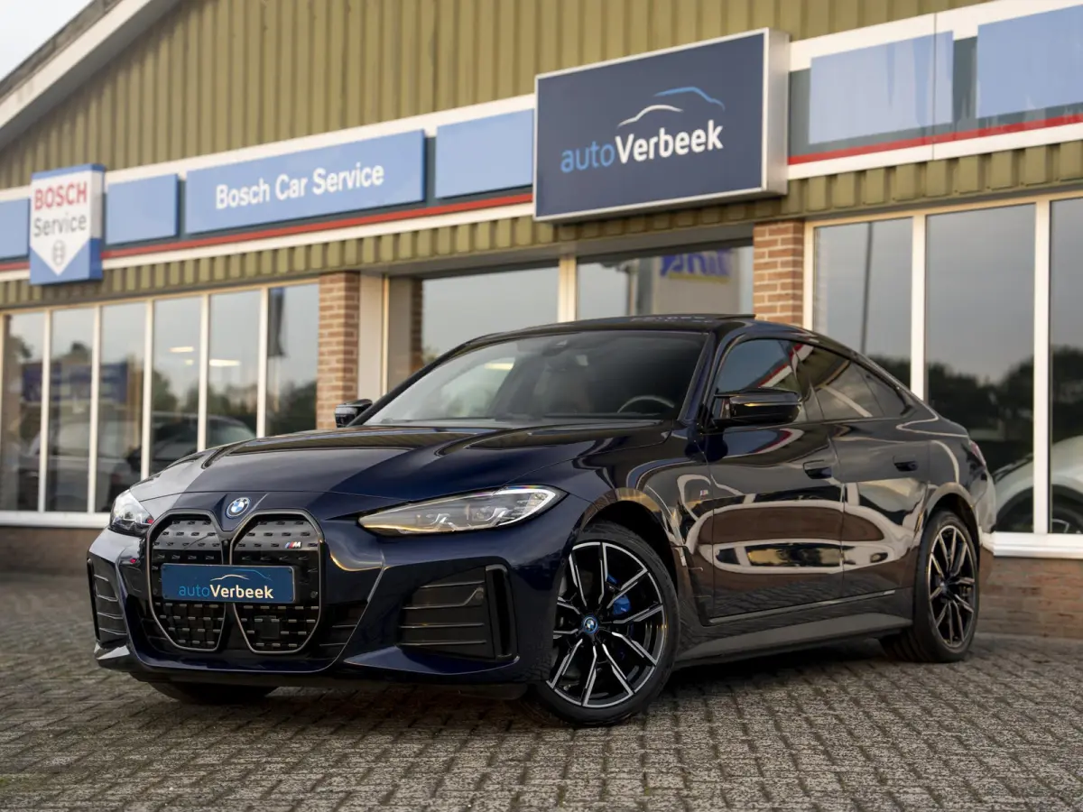 M50 High Executive 84 kWh | SOH 100%! | Pano | Memory stoel | Leder | M Stoelen | HuD | Comfort Access | Carbon Fibre int. | Tansanit Blau | 19" Y-spaak 859M wielen | Alarm kl.3