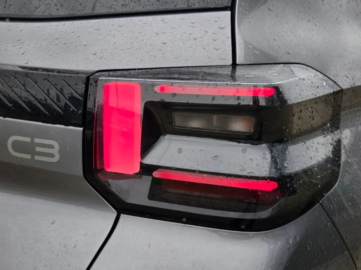 Max 1.2 Hybrid 110-PK | Cruise Control | Camera | Navigatie | Climate Control | Carplay | LMV | 3D LED | Comfortstoelen |