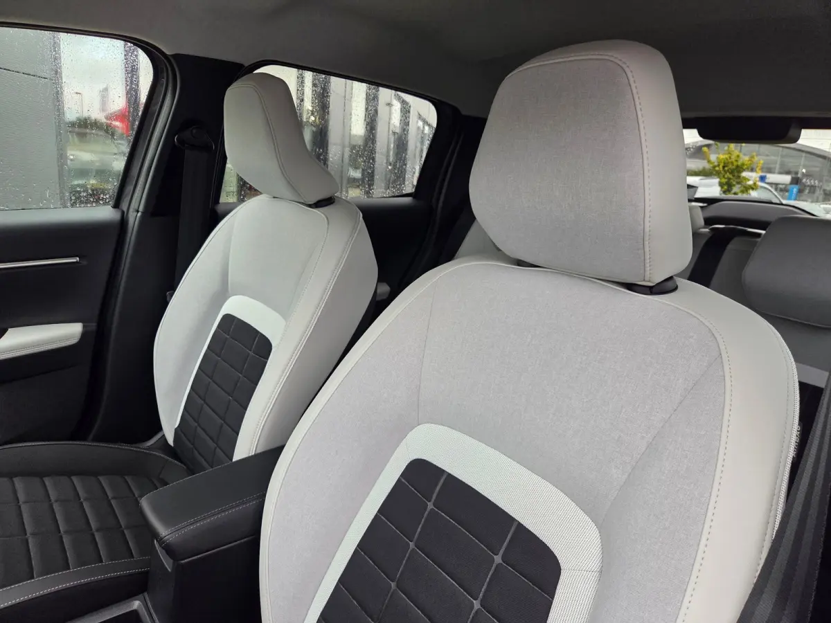 Max 1.2 Hybrid 110-PK | Cruise Control | Camera | Navigatie | Climate Control | Carplay | LMV | 3D LED | Comfortstoelen |