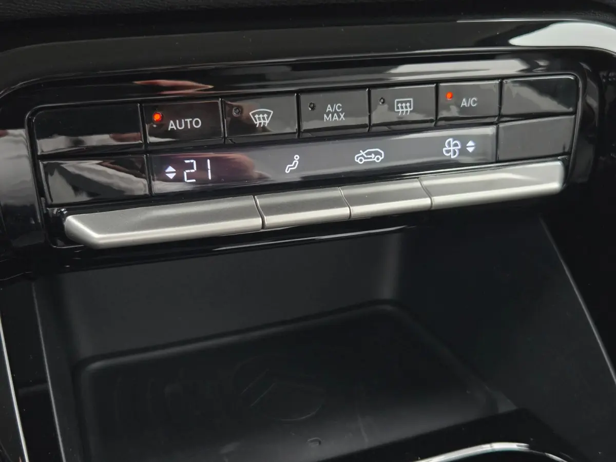 Max 1.2 Hybrid 110-PK | Cruise Control | Camera | Navigatie | Climate Control | Carplay | LMV | 3D LED | Comfortstoelen |