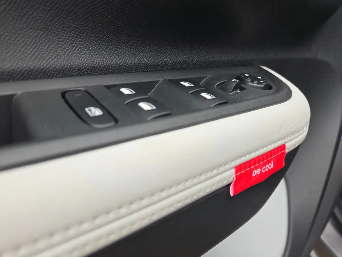 Max 1.2 Hybrid 110-PK | Cruise Control | Camera | Navigatie | Climate Control | Carplay | LMV | 3D LED | Comfortstoelen |