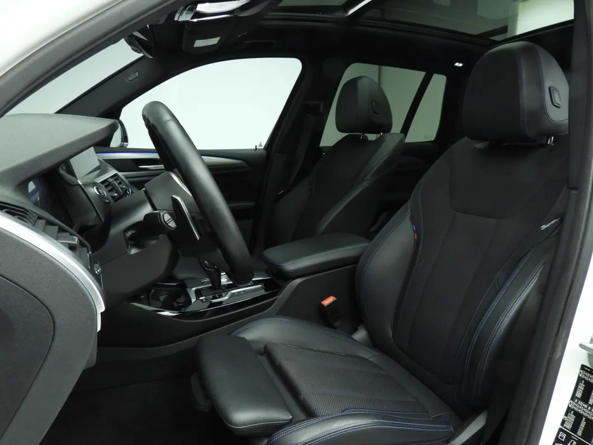 xDrive30i M-Sportpakket | LED | HUD | Panoramadak | Camera | HIFI | Park assist | Alu wielen 20 inch