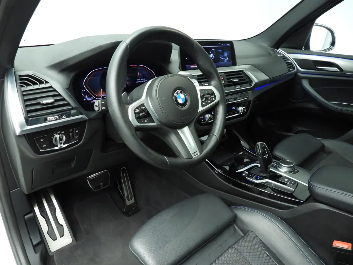 xDrive30i M-Sportpakket | LED | HUD | Panoramadak | Camera | HIFI | Park assist | Alu wielen 20 inch