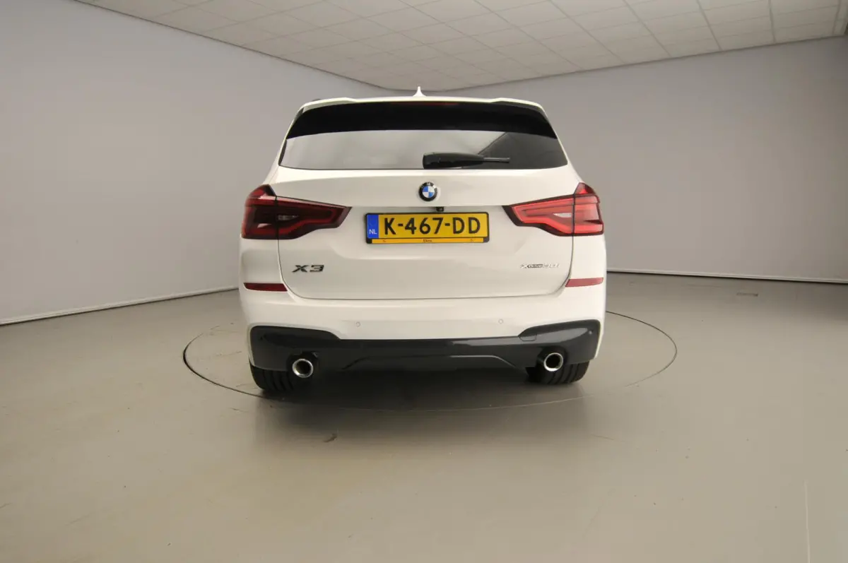 xDrive30i M-Sportpakket | LED | HUD | Panoramadak | Camera | HIFI | Park assist | Alu wielen 20 inch