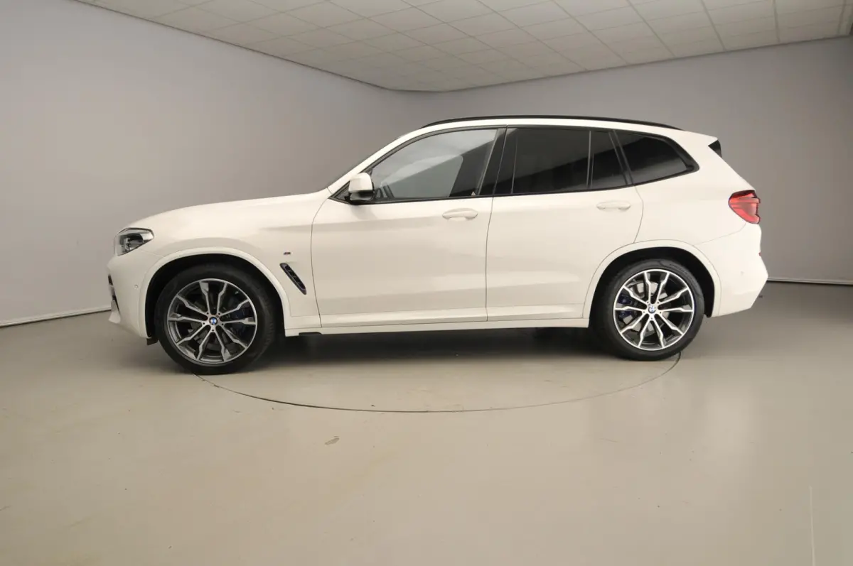 xDrive30i M-Sportpakket | LED | HUD | Panoramadak | Camera | HIFI | Park assist | Alu wielen 20 inch